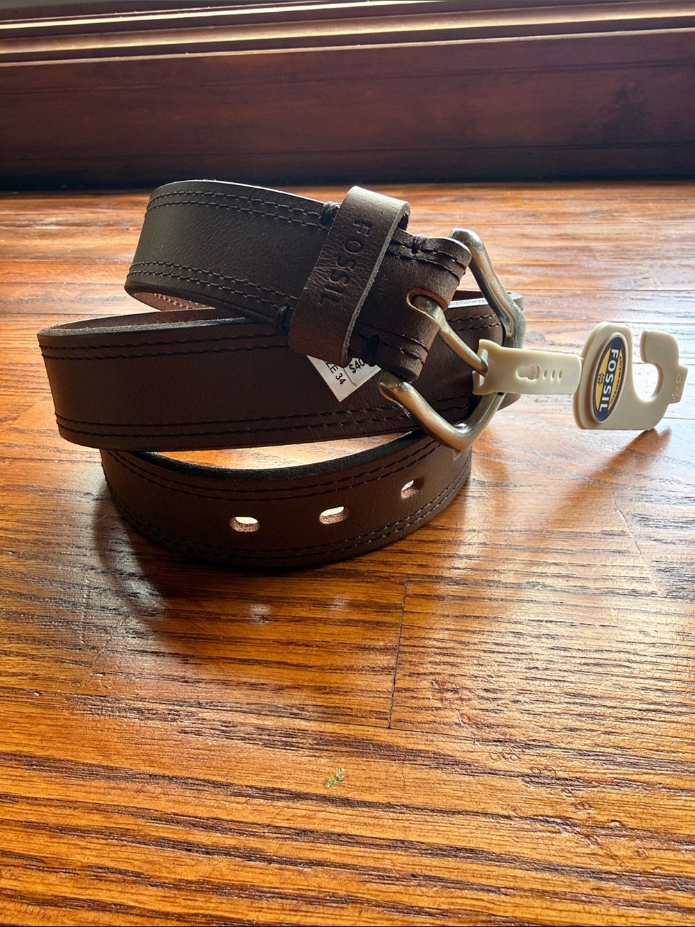 Fossil Men's Dark Brown Leather Casual Belt with Brushed Metal Buckle
Size 34